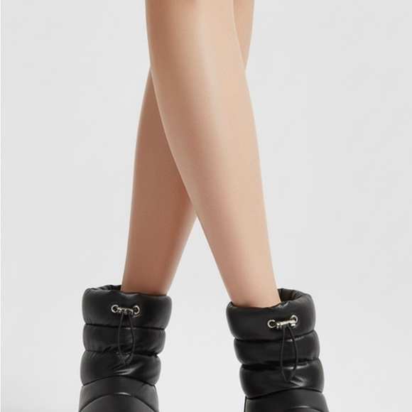 Women's Black Winter Boots - Picture 3 of 3